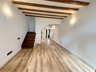 Duplex à Carrer de sant narcís 5. Casa de dos plantas con terraza privada.