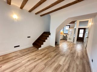 Dúplex a Carrer de sant narcís 5. Casa de dos plantas con terraza privada.