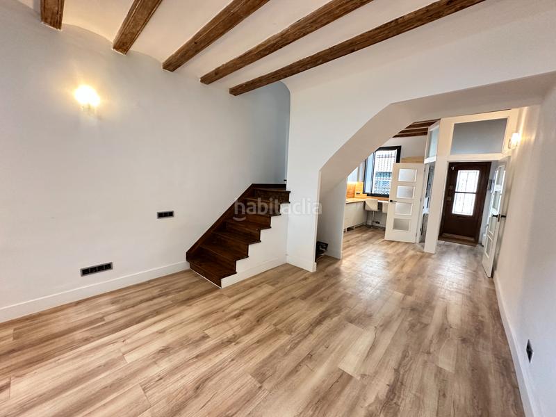 Foto eaf7059f-7a2c-48d1-974d-e3f0d50d3610. Dúplex en carrer de sant narcís 5 casa de dos plantas con terraza privada. en Barcelona