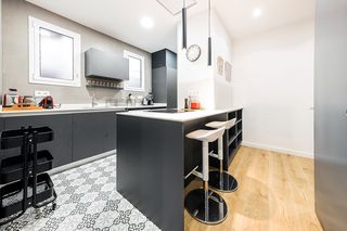 Lloguer Pis  Carrer de la marina. Elegante apartamento en finca regia rehabilitada con terraza pan