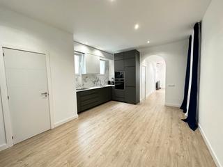 Appartement  Gran via de les corts catalanes. Propiedad en finca regia con balcn.
