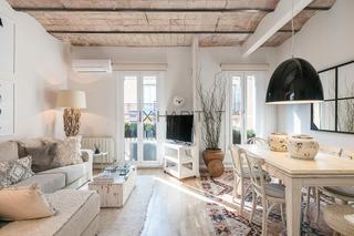 Location Appartement  Carrer gran de gràcia. Balcón en el barrio de gracia.