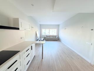 Flat  Carrer de viladomat. Piso reformado a estrenar con parking en finca, luminoso y tranq