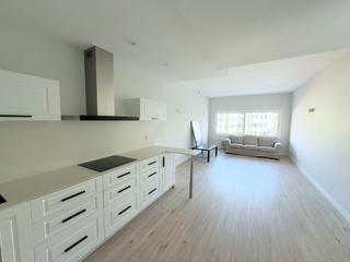 Pis  Carrer de viladomat. Piso reformado a estrenar con parking en finca, luminoso y tranq