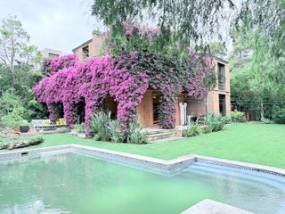 Xalet a Passeig de can solé 32. Con jardín y piscina privada