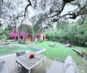 Chalet en Passeig de can solé 32. Con jardín y piscina privada