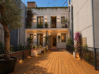Pis  Carrer de bruniquer. Con terraza privada de 33 m2
