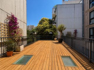 Pis  Carrer de bruniquer. Con terraza privada de 33 m2