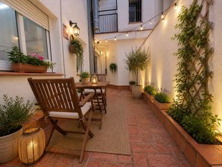 Flat  Carrer del comte borrell. Con balcón, terraza y  mucha luz natural.