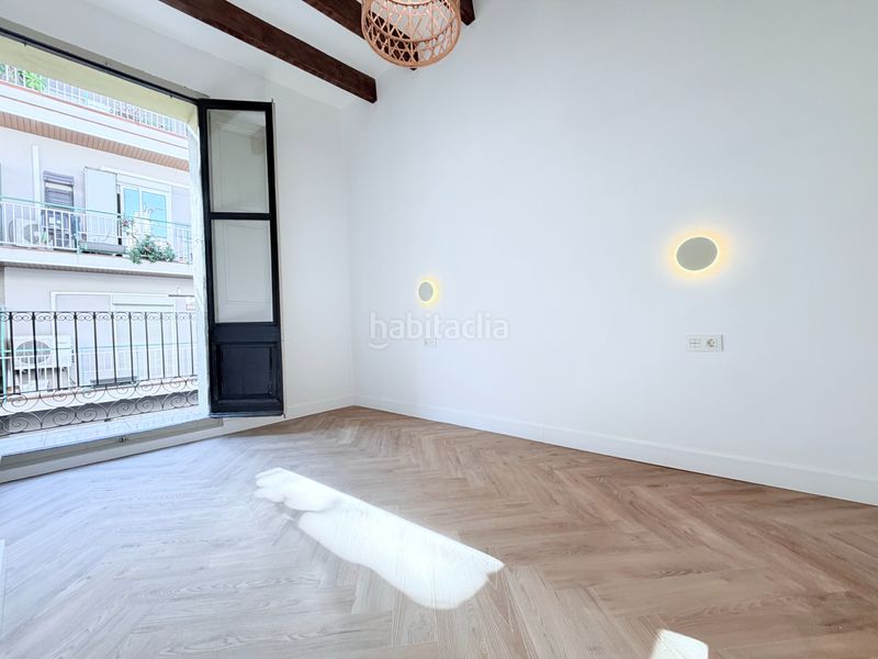 Foto 54a63d44-1a41-4f61-859b-85b4453a5fff. Àtic amb calefacció a Vila de Gràcia Barcelona
