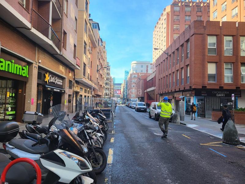 Foto 258f2f10-8e0d-41d3-8221-1a95f03644d1. Aparcament cotxe a Sabino Arana-Jesuitas Bilbao