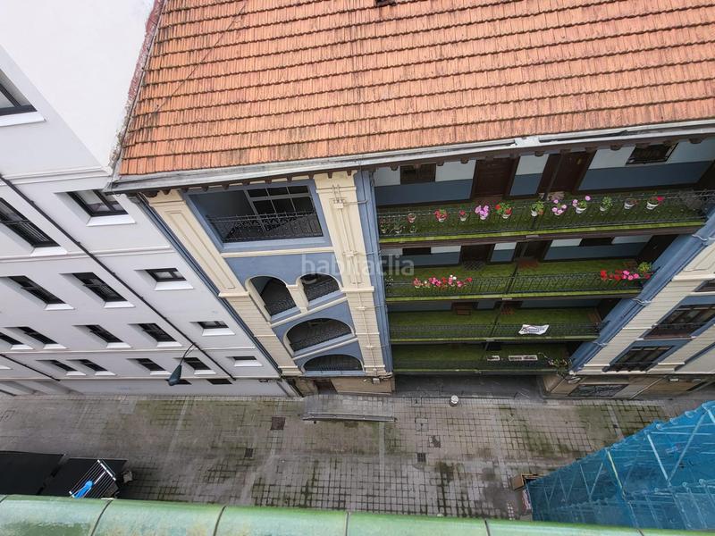 Foto d781d9ec-4aef-49e7-9854-4c361cda03ba. Piso venta vivienda para segregar con terraza en Zabalburu Bilbao