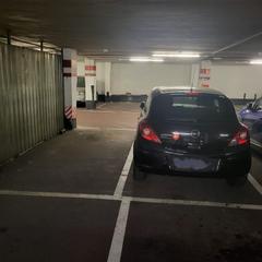 Aparcament cotxe a Calle general eguía 5. Plaza garaje grande general eguia 5