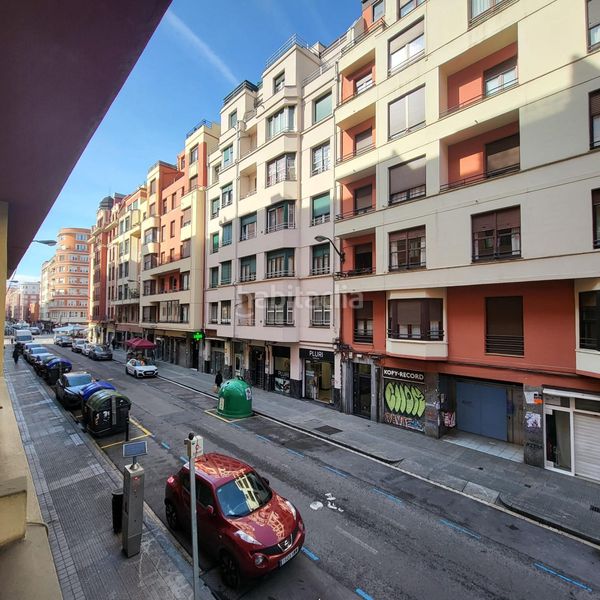 Foto f5cdae5e-bf71-4dc1-bceb-c4f1d60cb064. Pis amb calefacció a Zona Indautxu Bilbao