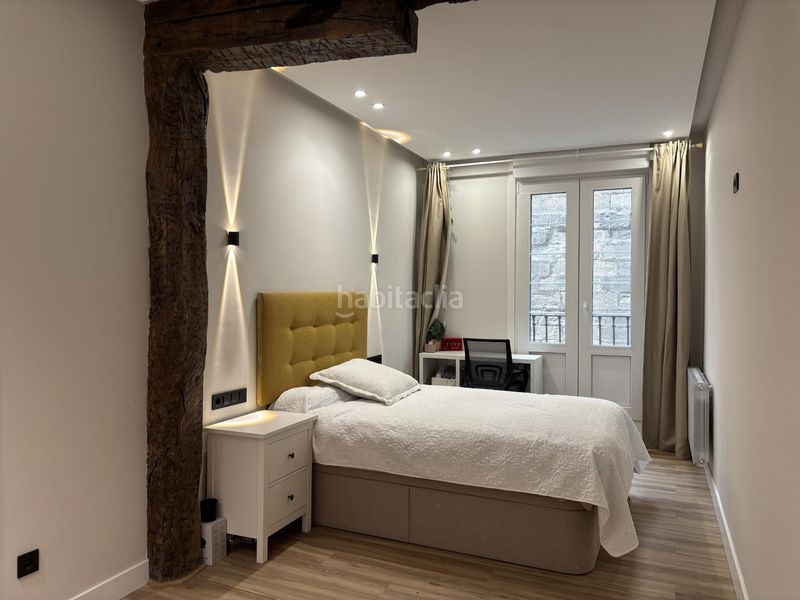 Foto 5e87c1f0-d9b2-42f9-8501-309b4e379a17. Rent flat in Casco Viejo Bilbao