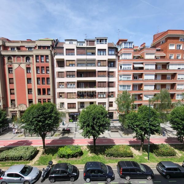 Foto d626f9fb-171e-4d72-a3f3-7f29515bf865. Pis amb calefacció a Zona Indautxu Bilbao