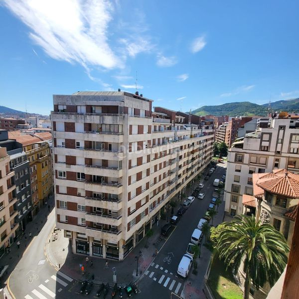 Foto 2fd73378-2082-4c53-add9-dd7a979e9d19. Pis amb aparcament a Zona Indautxu Bilbao