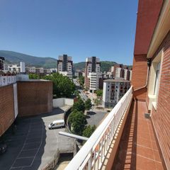 Piso  Calle machin. Vivienda en zona amezola y plaza de toros