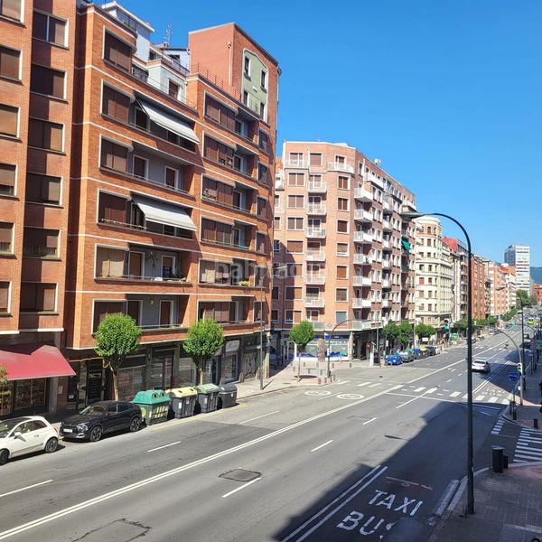 Foto 9c91da41-912b-497b-8056-a283d671cf4e. Flat with heating in Zona Indautxu Bilbao