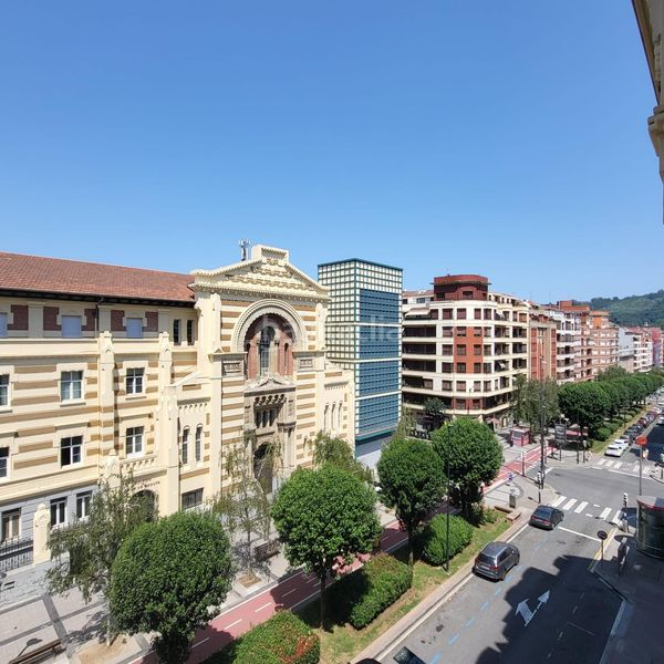 Foto 15cec91b-f79c-4e3f-99a7-3d6c1d3b85c6. Pis amb calefacció a Zona Indautxu Bilbao