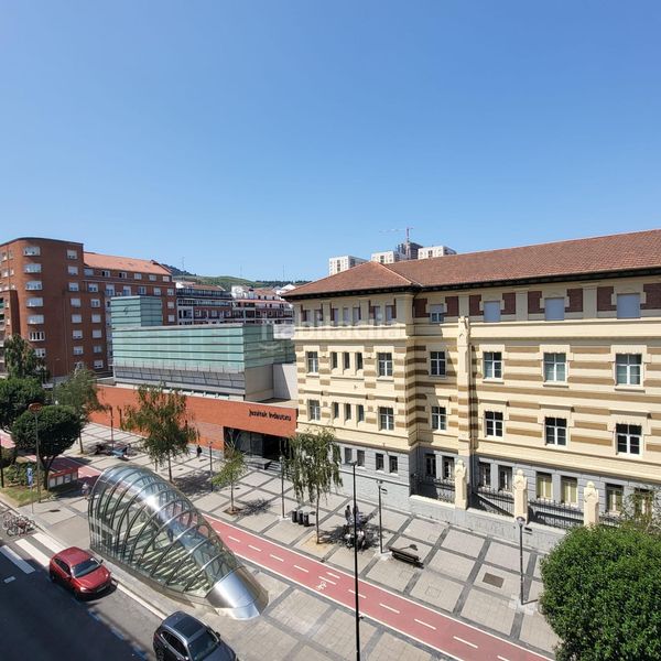 Foto e5a8a0a1-a23c-4af4-ae3e-a388e8232e62. Pis amb calefacció a Zona Indautxu Bilbao