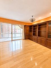 Flat in Alhóndiga. Piso en venta en autonomia