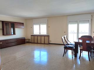 Etagenwohnung  Carrer de don pelayo. Amplia vivienda de 110m2, 3hab, completamente exterior.