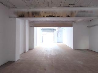 Miete Geschäftsraum  Carrer horta. Local comercial de 96m2 con amplio patio exterior y baños