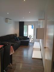 Location Appartement  Carrer santa victòria. Piso de 80m2, 3hab, en zona bateries. reformado.