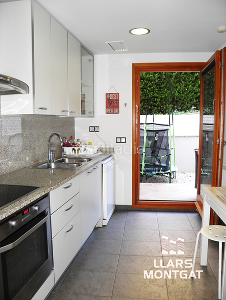 Foto 94e743a9-3886-41a3-8438-7e01c1e166f2. Rent ground floor with heating parking pool in Tiana