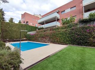 Etagenwohnung  Avinguda de l'onze de setembre. Espectacular vivienda seminueva de 125m2 con terraza y piscina c