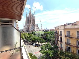 Flat  Carrer de provença. Amplia vivienda de 120m2 junto a la sagraa família