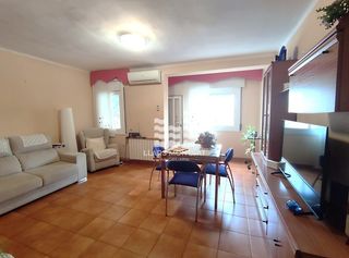 Pis  Carrer bateries. Piso de 65m2, 2 hab en zona can ciurana, junto al parc del tramv