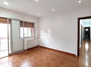 Appartement  Passatge jordana. Vivienda de 65m2, completamente exterior, junto el parc del tram