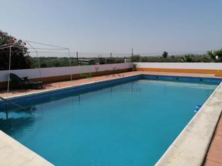 Xalet  N/a. Chalet con piscina en casas aisladas de gévora