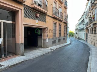Aparcament cotxe  N/a. Plaza de garaje para dos vehículos en el centro histórico