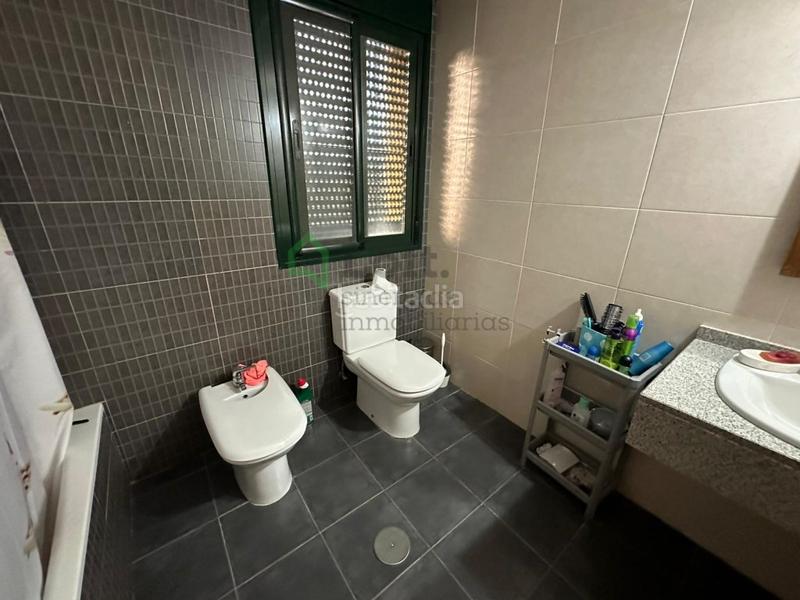 Foto 03785444-9e2a-40af-b880-f54ab49e535e. Chalet  con piscina privada en tres arroyos en Badajoz