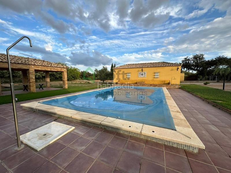 Foto 08312966-d249-496a-98b1-e58aa7046d45. Chalet  con piscina privada en tres arroyos en Badajoz