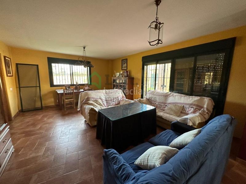 Foto 1750ba29-bdc4-4089-9712-ad69d2ad1aaa. Chalet  con piscina privada en tres arroyos en Badajoz