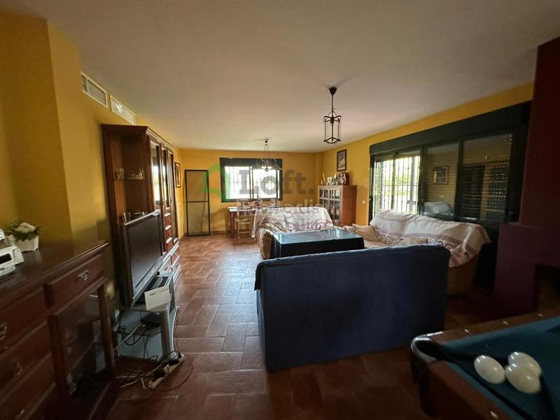 Foto bcf994c9-68ea-4ace-b4aa-e5ad2c5c23cf. Chalet  con piscina privada en tres arroyos en Badajoz