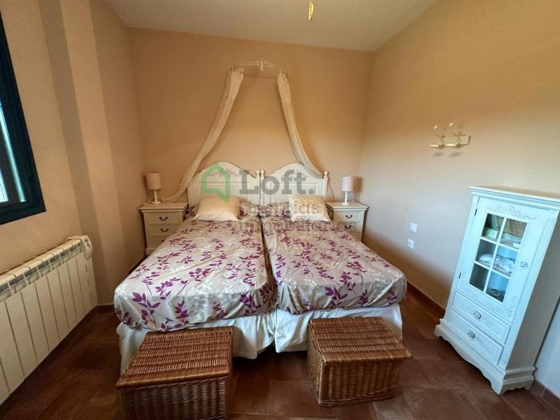 Foto c2ea6153-3ab0-46db-86b3-245b85184ff2. Chalet  con piscina privada en tres arroyos en Badajoz