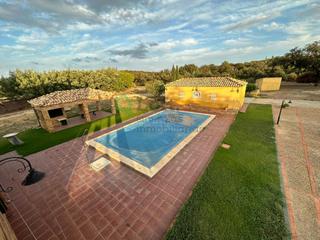 Xalet  N/a. Chalet con piscina privada en tres arroyos