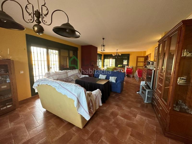 Foto cd3aaf78-acca-4065-8a0d-6f96b40c69d8. Chalet  con piscina privada en tres arroyos en Badajoz