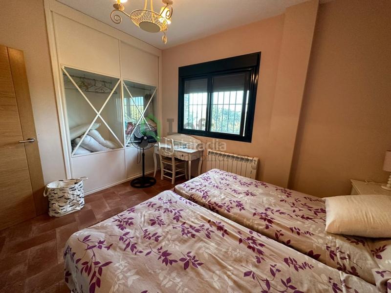 Foto fedf11e4-1b6a-4b52-a9a3-08ae1f97c9c1. Chalet  con piscina privada en tres arroyos en Badajoz