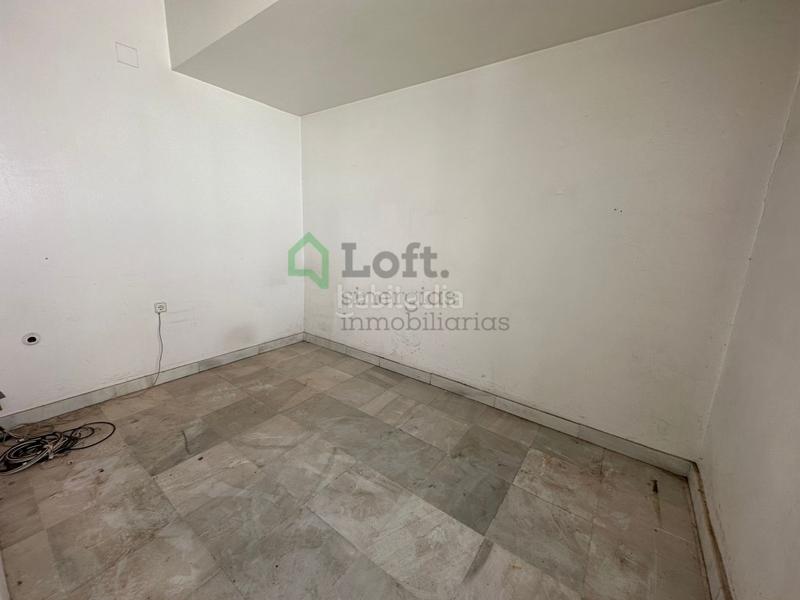 Foto ad894489-f0b2-4caf-afd7-7984de6cf27e. Alquiler local comercial amplio local comercial junto avda. juan carlos i en Badajoz