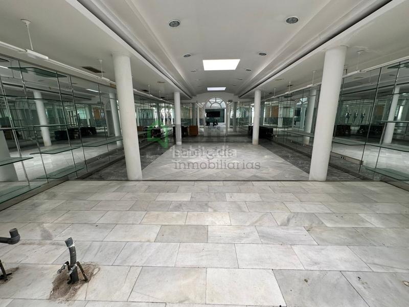 Foto c55a93cb-0534-4933-a257-86626b628635. Alquiler local comercial amplio local comercial junto avda. juan carlos i en Badajoz
