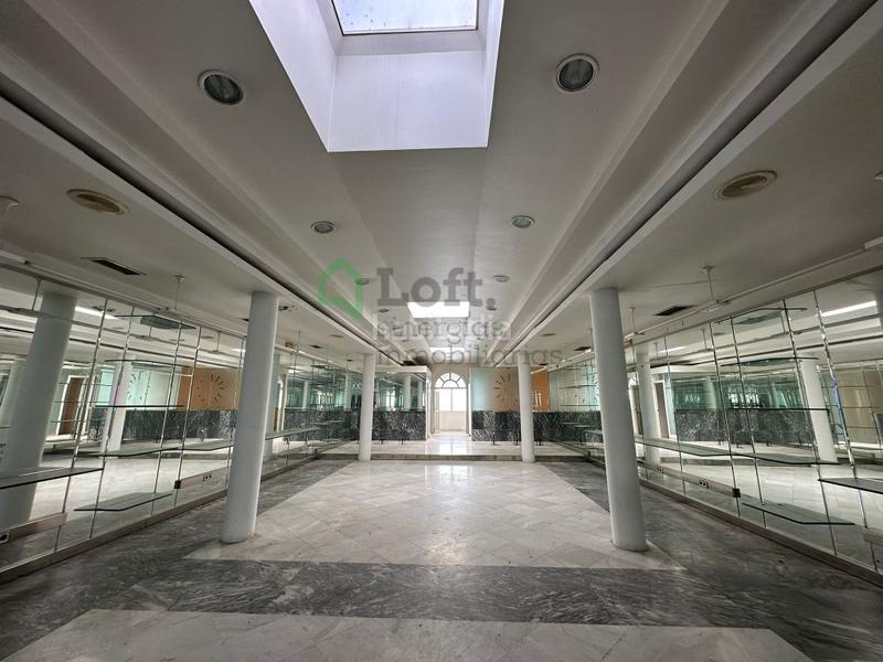Foto dd9a242b-46da-4184-8b50-4af340d80767. Alquiler local comercial amplio local comercial junto avda. juan carlos i en Badajoz