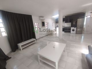 Affitto Piccolo appartamento in Casco Antiguo. Apartamento amueblado en centro histórico