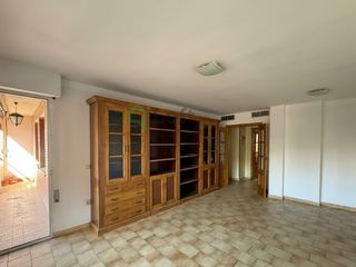 Etagenwohnung in Santa Marina. Oportunidad amplia vivienda en avenida santa marina