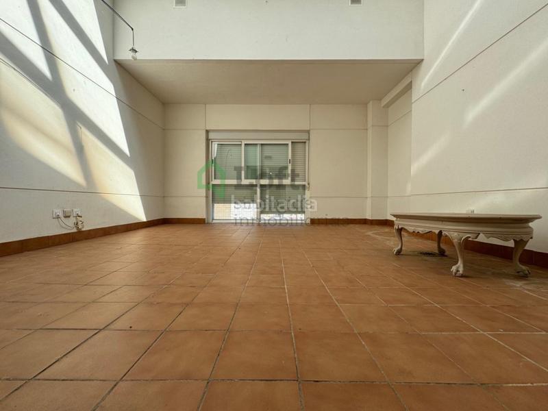 Foto 9c5c7bd1-7b68-4783-91f1-d441470ef7d5. Àtic amb calefacció aparcament a Pardaleras Badajoz